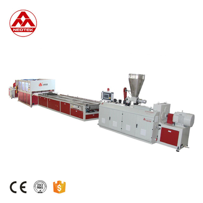 Línea de extrusión de revestimiento de piedra de PVC de doble tornillo de rotación conjunta 18000x6000x2500 para el reconocimiento