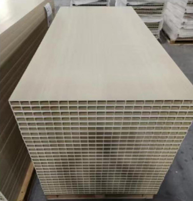 25000 KG Línea de extrusión automática de tableros de cocina WPC2 para las necesidades de producción de puertas amplias