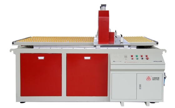 34.7 rpm Velocidad de tornillo Linea de extrusión de paneles de pared WPC2 para la producción de plantas de fabricación