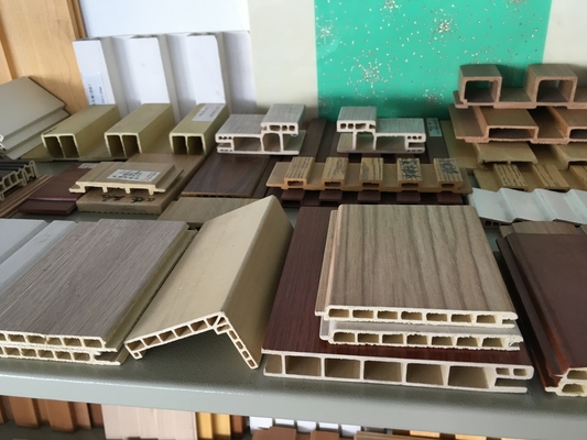 Línea de extrusión de PVC WPC procesado con plástico para aplicaciones mejoradas