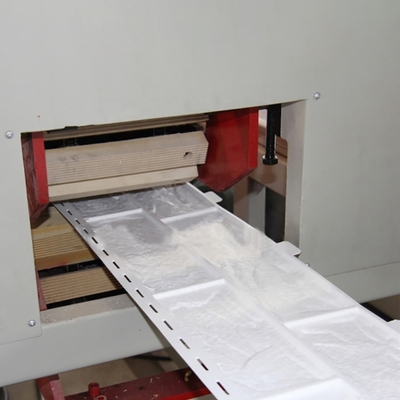 Máquina de extrusión para la producción de revestimientos de PVC con material de tornillo 38CrMoALA y competitivo