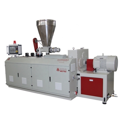 Máquina de extrusión de comercio para la línea de extrusión de perfiles de PVC WPC en la planta de fabricación