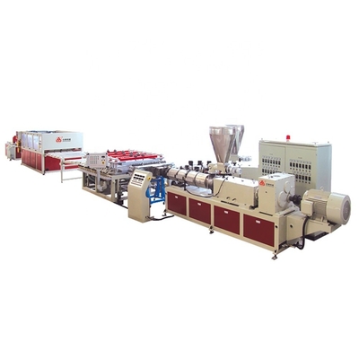 Línea de extrusión de perfiles de PVC con diseño