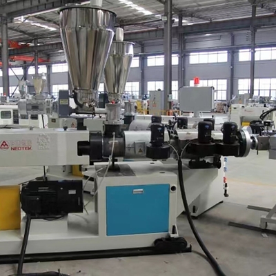 Línea de extrusión de perfiles de azulejos vidriados personalizados Máquina de extrusión de PVC para la producción