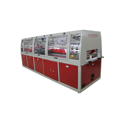Línea de extrusión automática de paneles de techo de PVC para producción personalizable