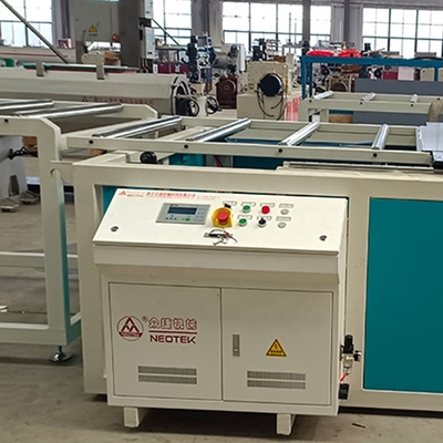 380V 50hz Línea de extrusión de láminas de techo de PVC para la producción de materiales de construcción
