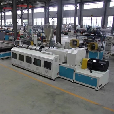 380V 50hz Línea de extrusión de láminas de techo de PVC para la producción de materiales de construcción