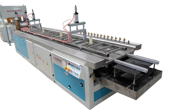 12800 KG Línea de extrusión de PP PE WPC de doble tornillo para productos de WPC fuertes y resistentes