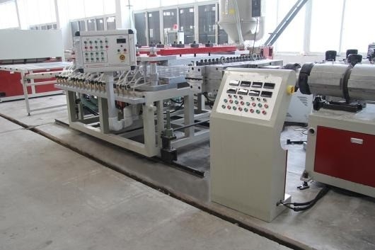 Línea de coextrusión de placa de espuma de PVC personalizada para planta de fabricación 26000x7000x4000