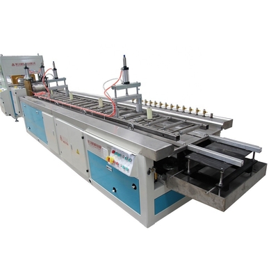Proporción L/D de tornillo 156 1 Línea de extrusión para la máquina de extrusión WPC de alta productividad de 118kw