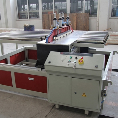 132 1 Proporción L/D de tornillo Doble tornillo laminado de techo de tejas de PVC Extrusora con una