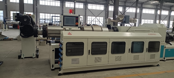 380V 50hz Línea de extrusión de láminas huecas de PVC de tensión con diseño de relación L/D de 1 tornillo 156