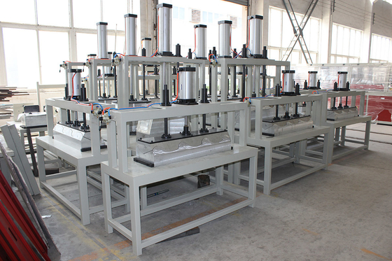 Línea de extrusión de tejas de techo de PVC de material de tornillo 38CrMoALA para una gran capacidad de producción