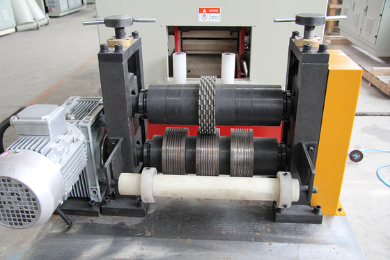 Línea de extrusión de revestimiento de revestimiento de PVC personalizable con voltaje de 380V 50hz y potencia de 250kW