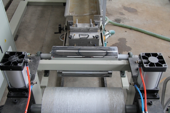 Linea de extrusión de revestimiento de piedra de PVC de 1 tornillo con relación L/D para una producción rápida y precisa