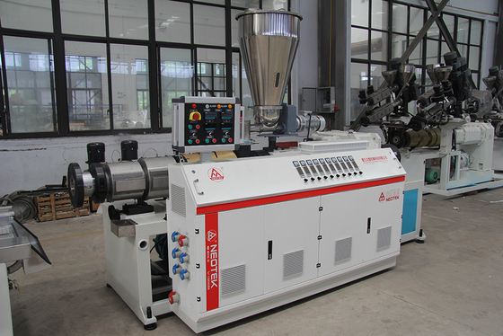Línea de extrusión de PVC WPC de doble tornillo cónico con 38CrMoALA