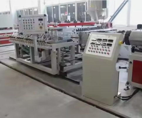 Línea de extrusión de placa de espuma de PVC con doble tornillo cónico de 1220 mm