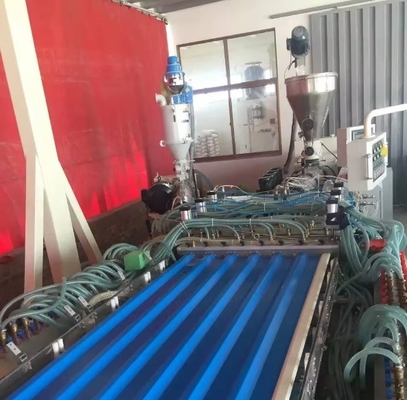 Máquina de línea de extrusión de doble tornillo de color personalizable para la fabricación de láminas huecas de PVC