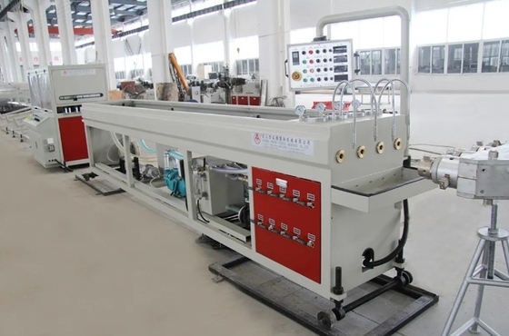 Máquina de extrusión de tuberías de PVC con salida única para la producción de tuberías de 20-630 mm